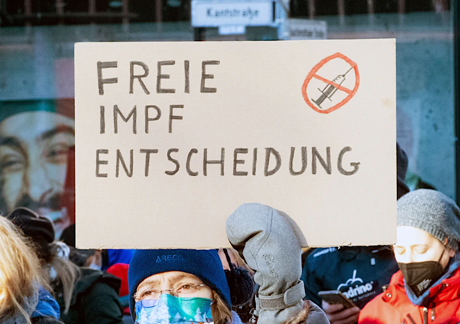Demonstranten gegen die Corona-Maßnahmen in Charlottenburg