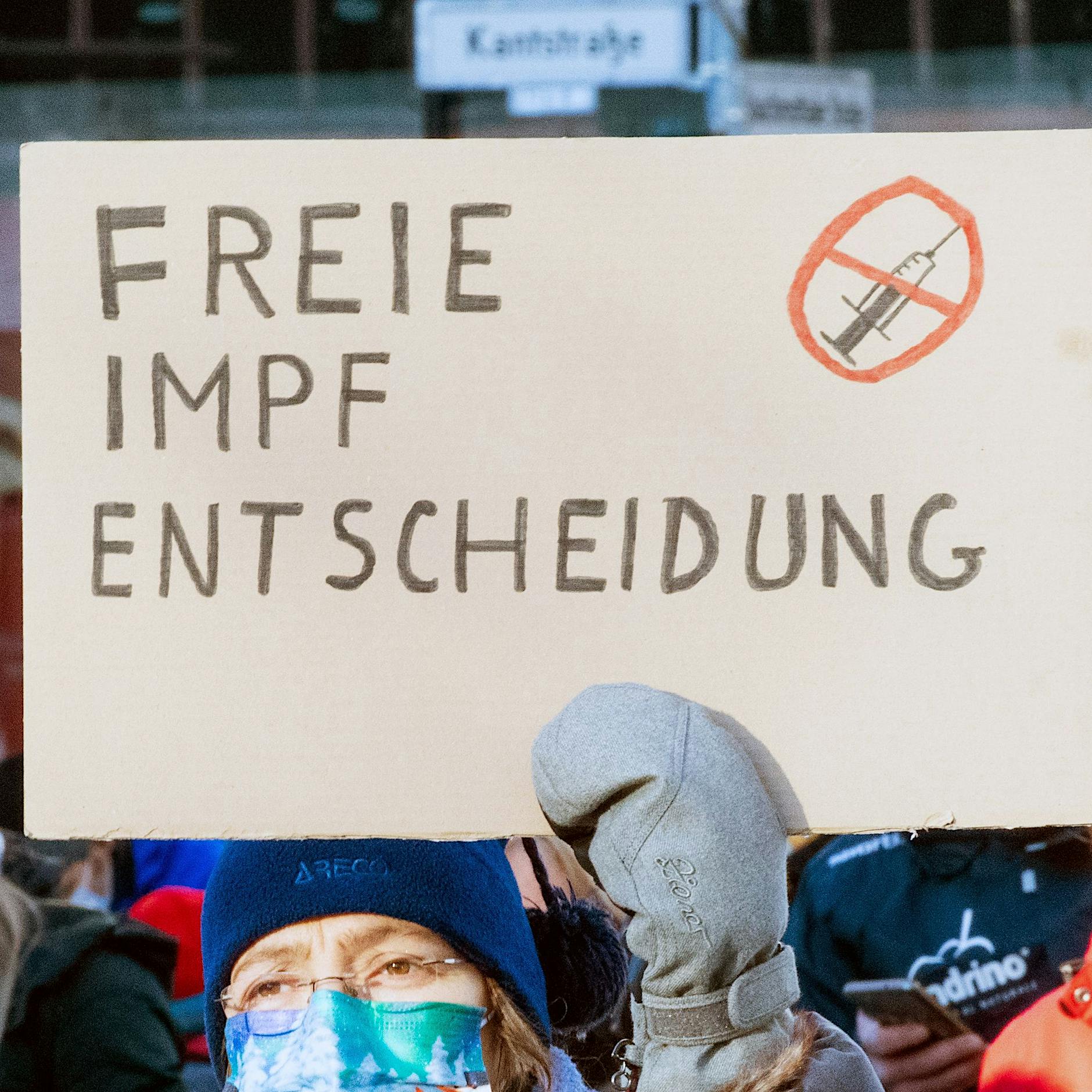 Demo gegen Corona-Maßnahmen in Berlin: Weit weniger Teilnehmer als erwartet