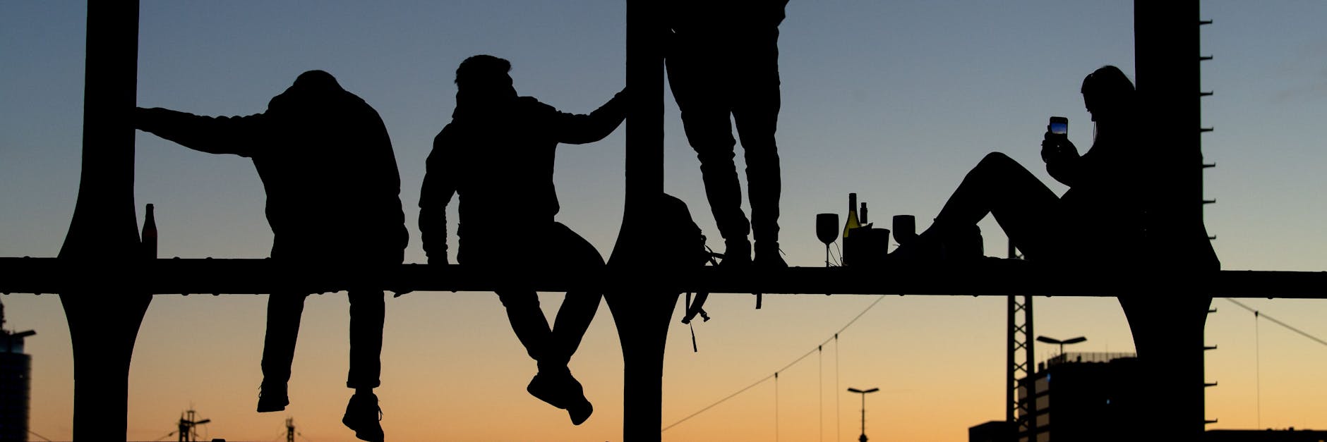 Mehr Zeit für Familie und Freunde und weniger Stress - das sind laut einer repräsentativen Umfrage im Auftrag der DAK-Gesundheit die beliebtesten Vorsätze für das neue Jahr.