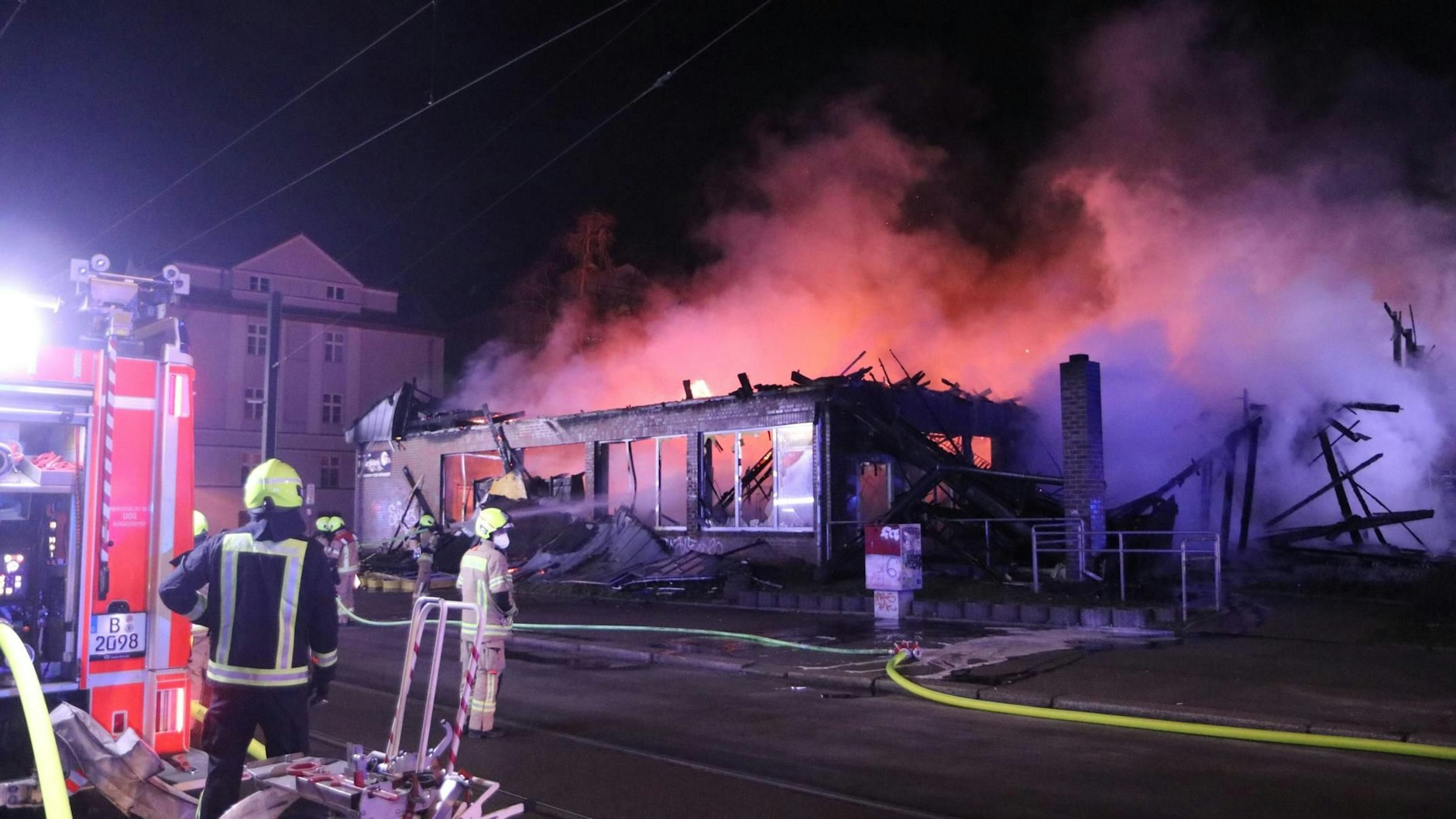 Gegen 3 Uhr morgens riefen Anwohner die Feuerwehr.