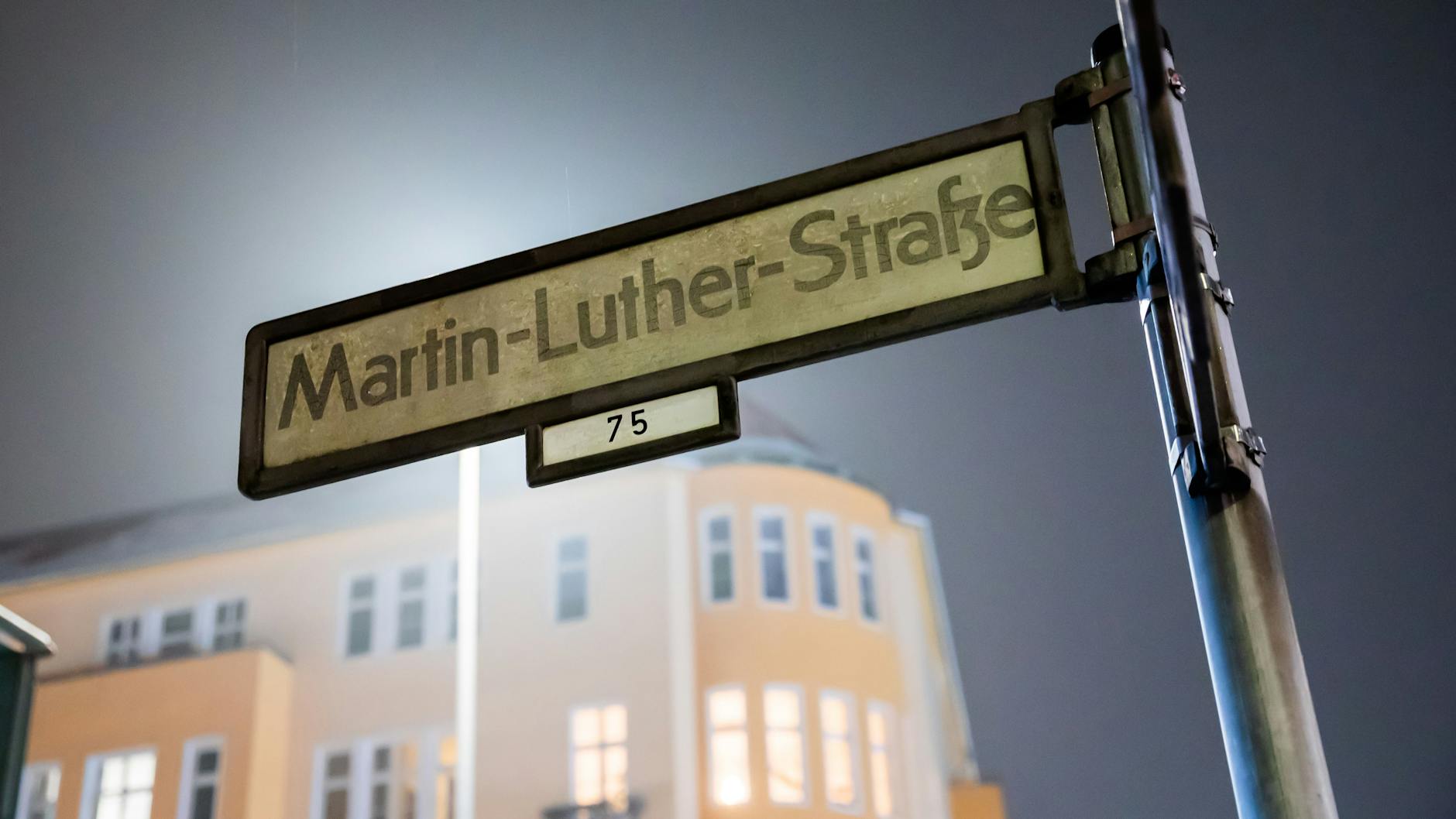 Das Straßenschild der Martin-Luther-Straße in Berlin-Schöneberg.