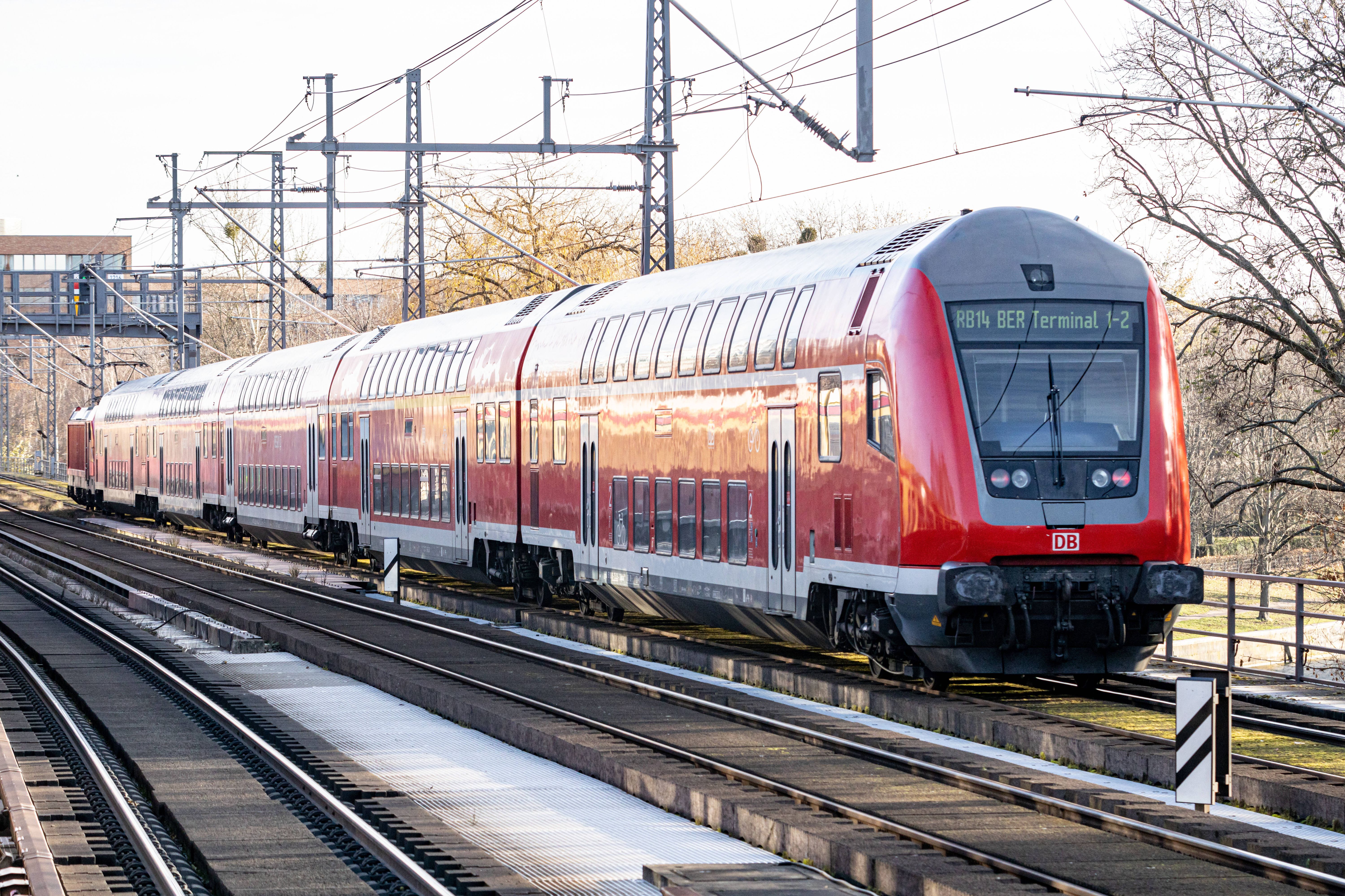 Massive Streckensperrungen Bei Der Deutschen Bahn: Probleme Mit ...