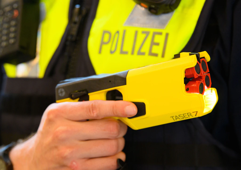 Berlin: Polizisten schießen häufiger mit Elektroschockern