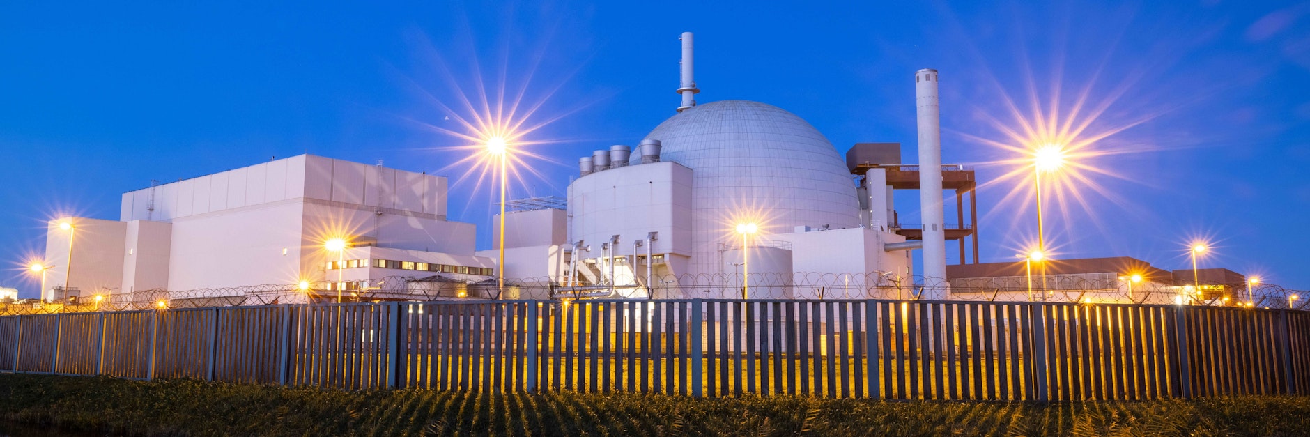 Das Kernkraftwerk Brokdorf wird nach knapp 35 Jahren Betriebszeit Ende 2021 abgeschaltet. Der Druckwasserreaktor mit einer Leistung von rund 1400 Megawatt lieferte seit 1986 Strom.