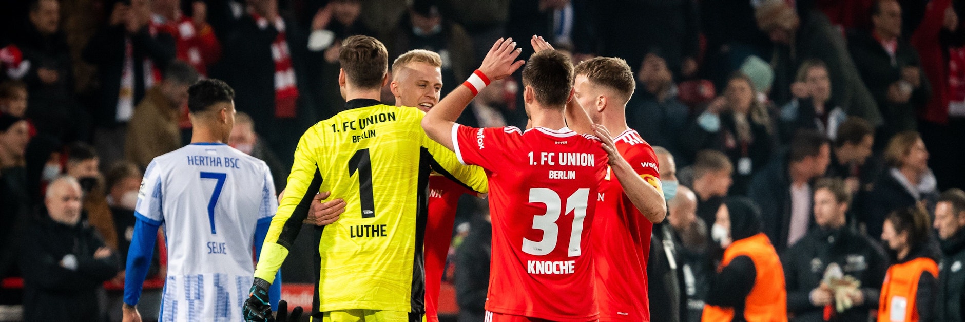 Torwart Andreas Luthe und die Verteidiger Timo Baumgartl, Robin Knoche und Marvin Friedrich (v.l.) halten Unions Laden hinten dicht.