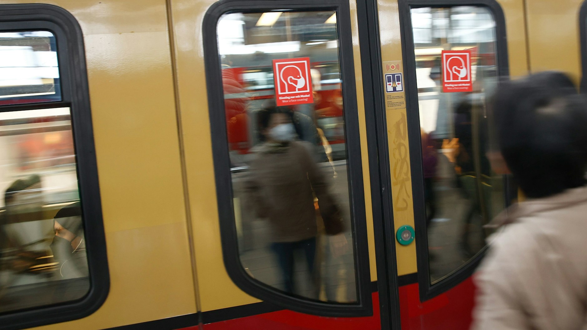 Damit auch Besserverdienende mit der S-Bahn fahren, sollte man ihnen in den Zügen komfortablere Abteile anbieten. 