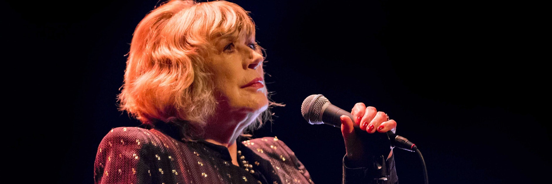 Die britische Sängerin Marianne Faithfull bei einem Auftritt.