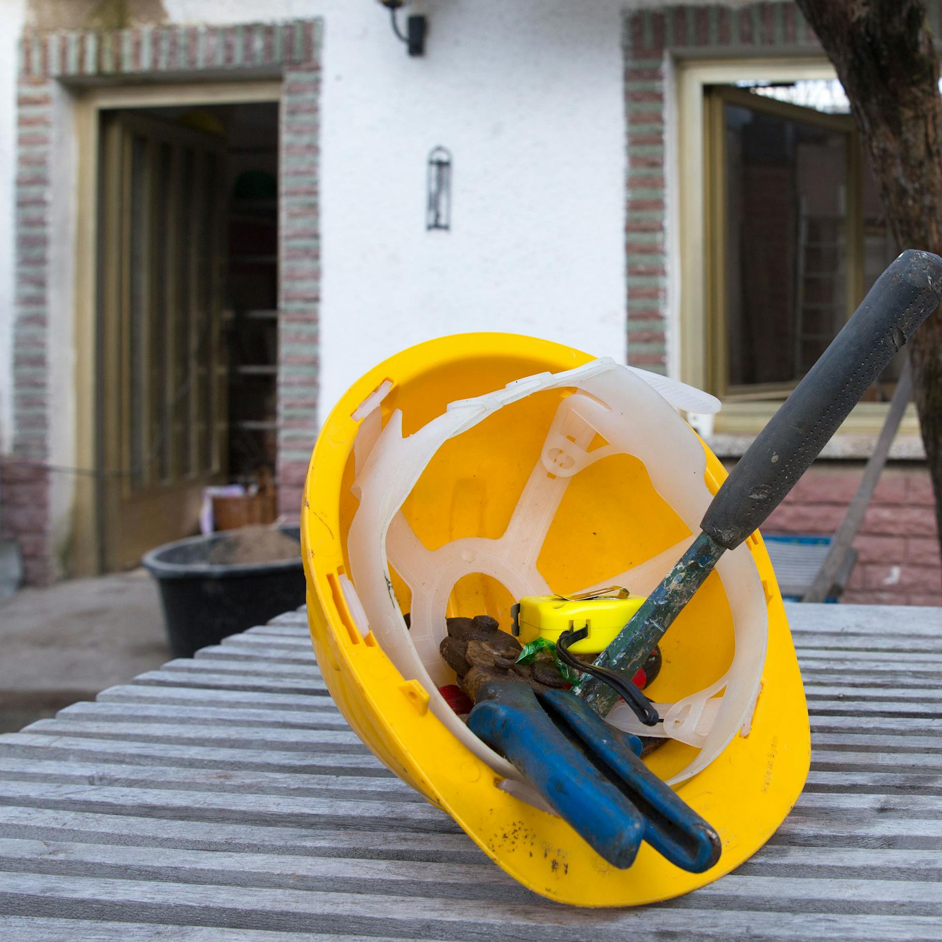 14 Wochen warten auf einen Handwerker. Und teurer wird’s auch