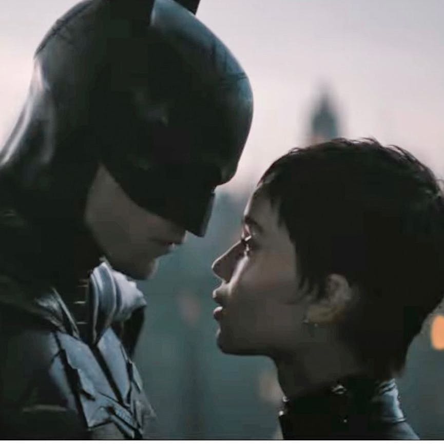 Mit Robert Pattinson im Fledermauskostüm und Zoë Kravitz als Catwoma