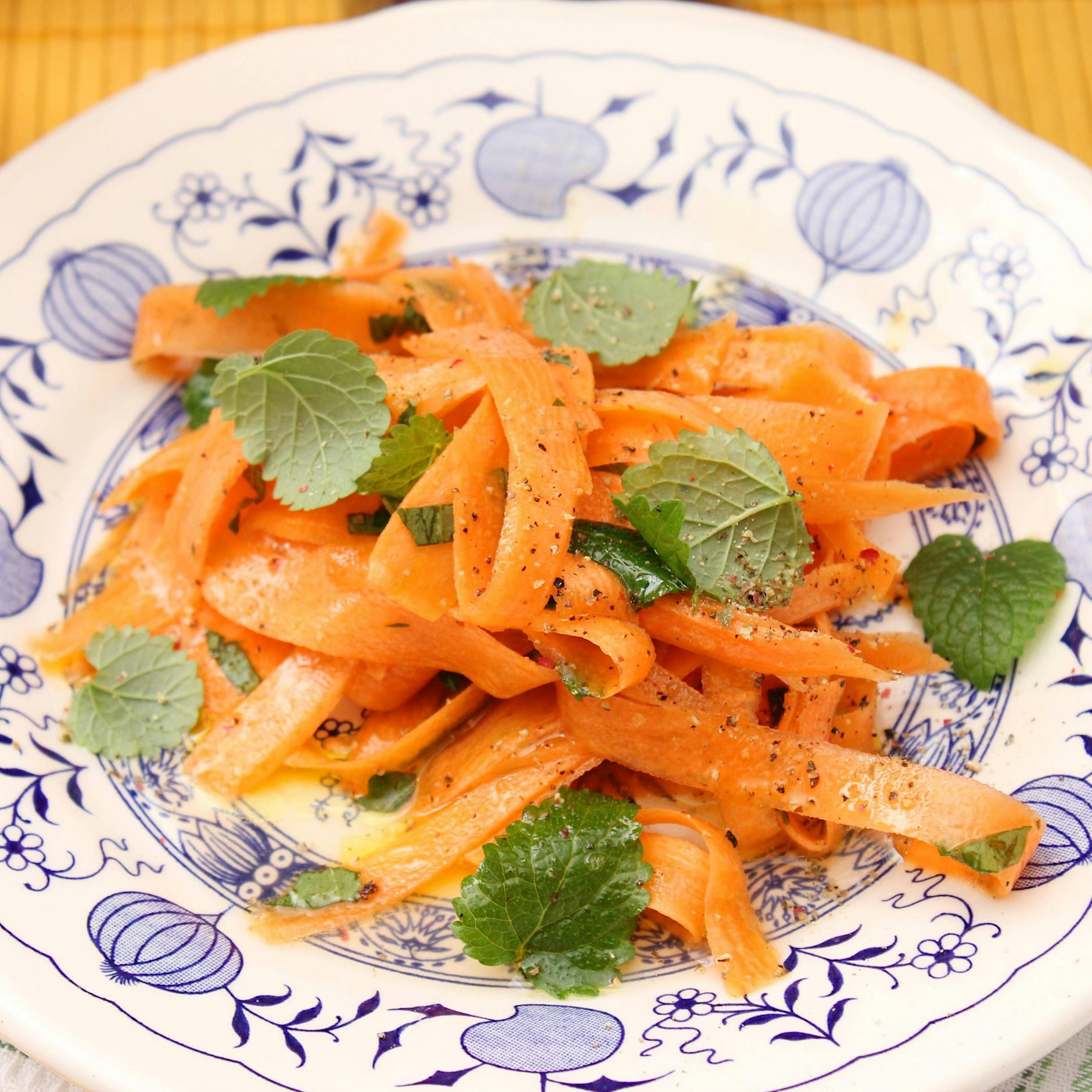 Probieren Sie doch mal russischen Möhrensalat – ganz einfach gemacht, kalorienarm und sooo lecker!