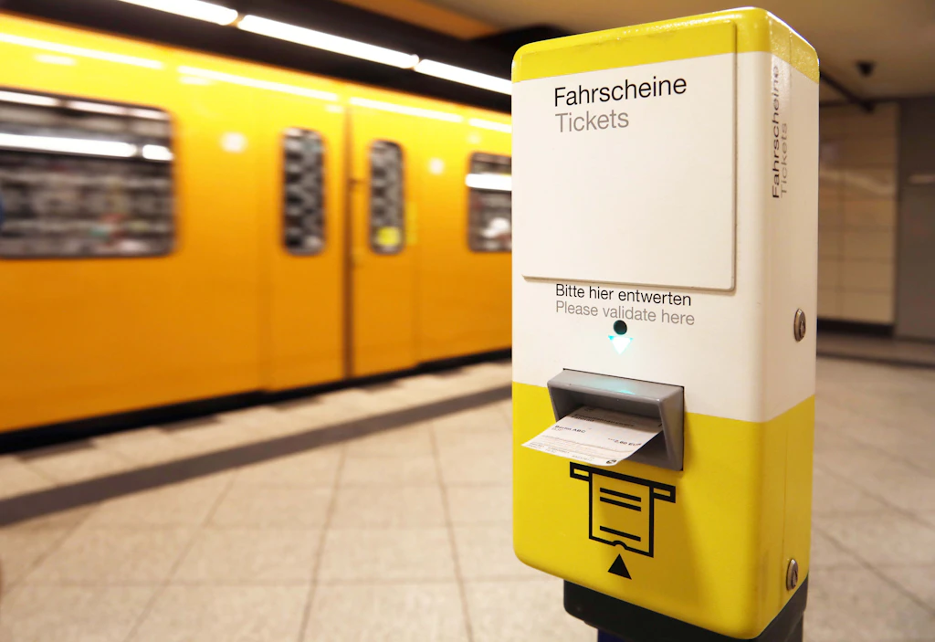 Werden Bus- und Bahnfahrten in Berlin künftig nach Kilometern abgerechnet?