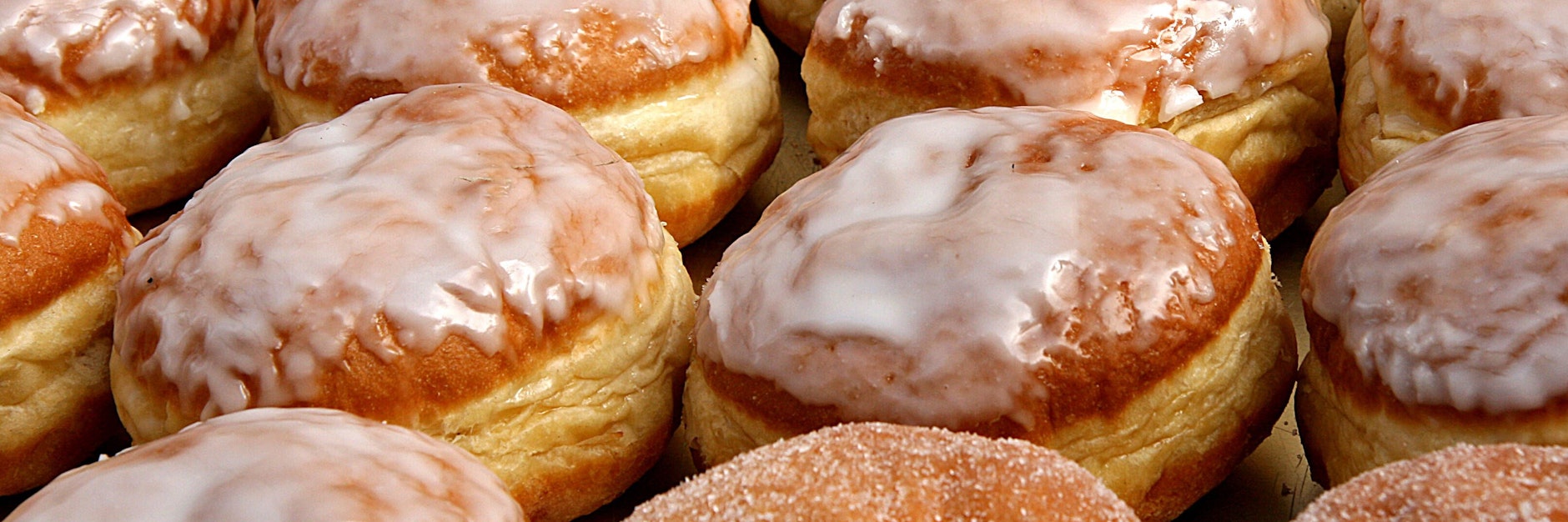 Pfannkuchen, Berliner oder Krapfen sind in der Silvesternacht ein beliebtes Gebäck.