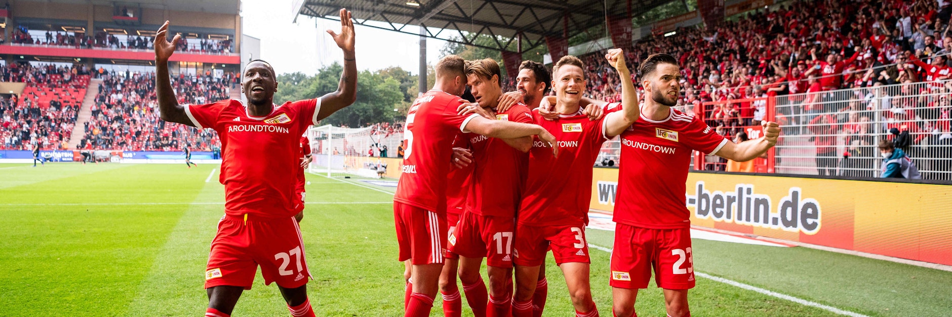 Unions Spieler Sheraldo Becker, Marvin Friedrich, Kevin Behrens, Rani Khedira, Paul Jaeckel und Niko Giesselmann (v.l.) hatten in der Hinrunde viel zu jubeln.