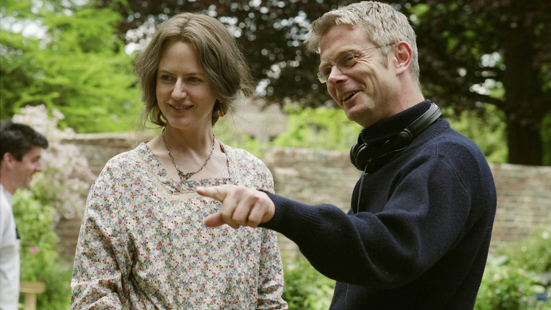 Nicole Kidman in ihrer Rolle als Virginia Woolf bei den Dreharbeiten zum Film „The Hours“ mit Regisseur Stephen Daldry.