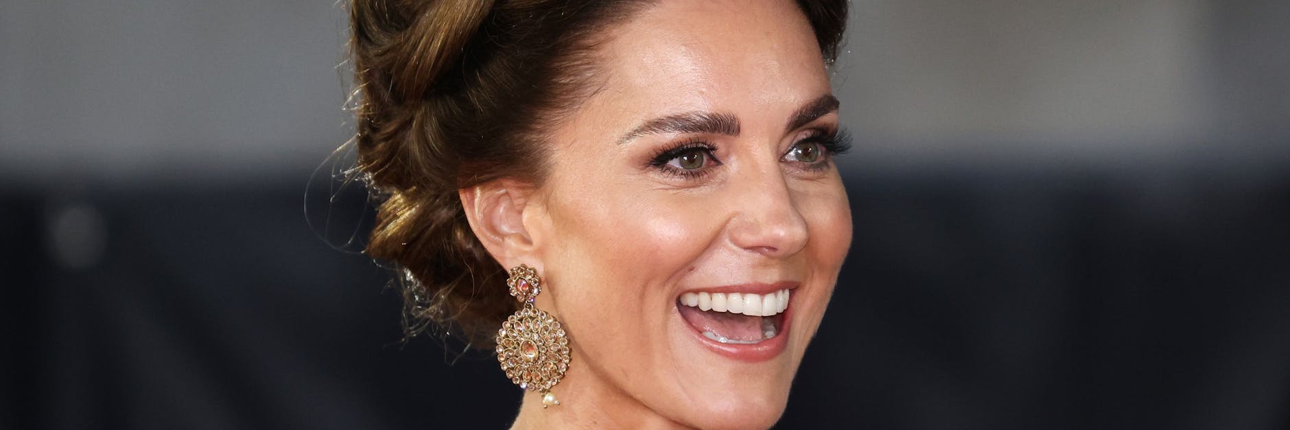 Kate, Herzogin von Cambridge, lacht bei der Ankunft zur Weltpremiere des neuen James Bond Films «No Time To Die» in der Royal Albert Hall. 