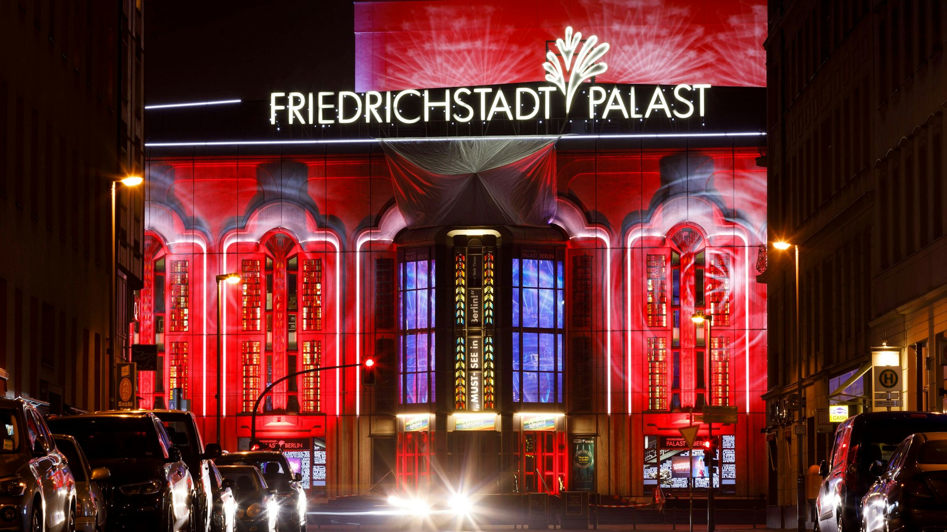 Glanzvoll, nun auch als Serien-Star - der Friedrichstadt-Palast. Während des Lockdowns wurde dort der TV-Event „Der Palast“ gedreht.
