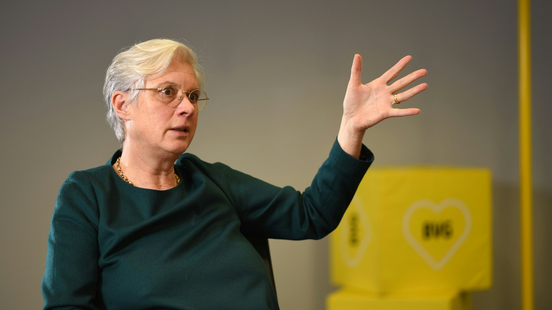 Eva Kreienkamp (59) ist seit Oktober 2020 Vorstandsvorsitzende des größten kommunalen Verkehrsbetriebs in Deutschland. Die Mathematikerin wechselte von der Mainzer Verkehrsgesellschaft nach Berlin.