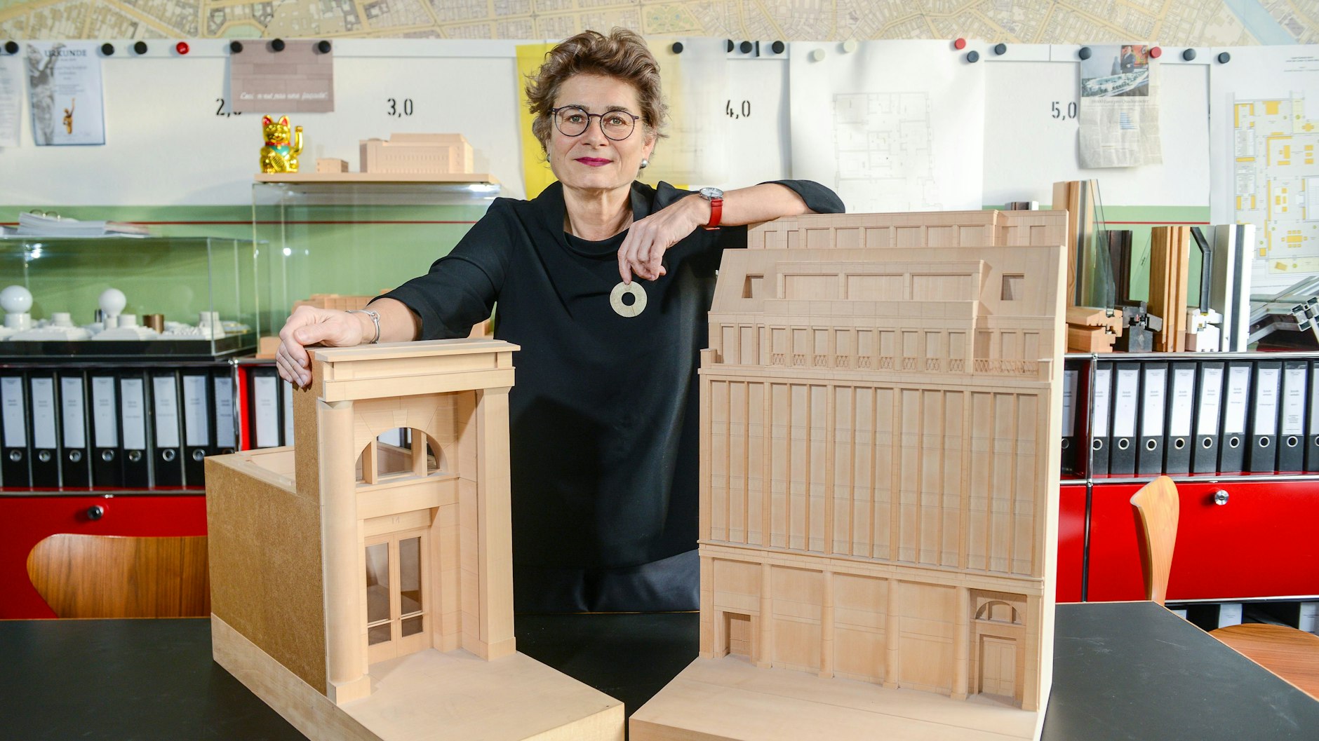 Modell an Kompetenz und Klarheit: die neue Stadtbaudirektorin Prof. Dipl. Ing. Petra Kahlfeldt. Und ja, ihre Partnerrolle bei Kahlfeldt Architekten hat sie für das Amt nun aufgegeben.