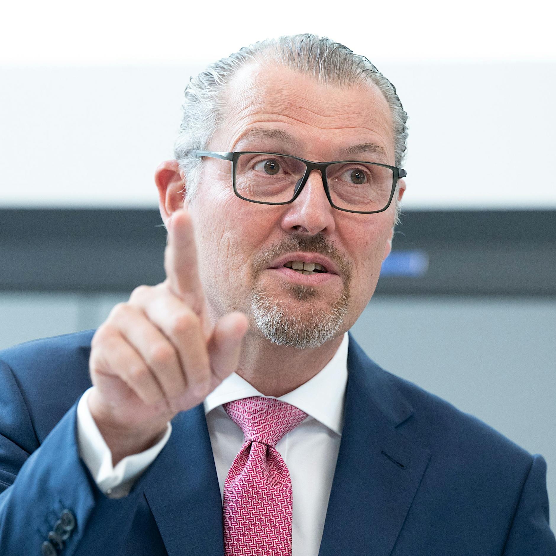 Arbeitgeber erwägen Klage gegen Mindestlohn-Erhöhung