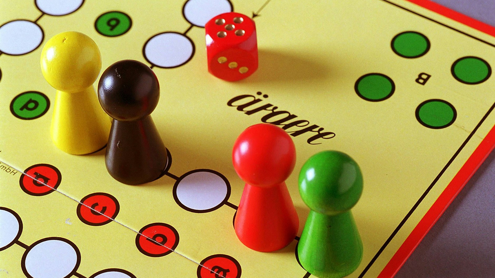 „Mensch ärgere dich nicht“ ist ein echter Klassiker - aber die Spiele-Regale haben heutzutage mehr zu vieten.