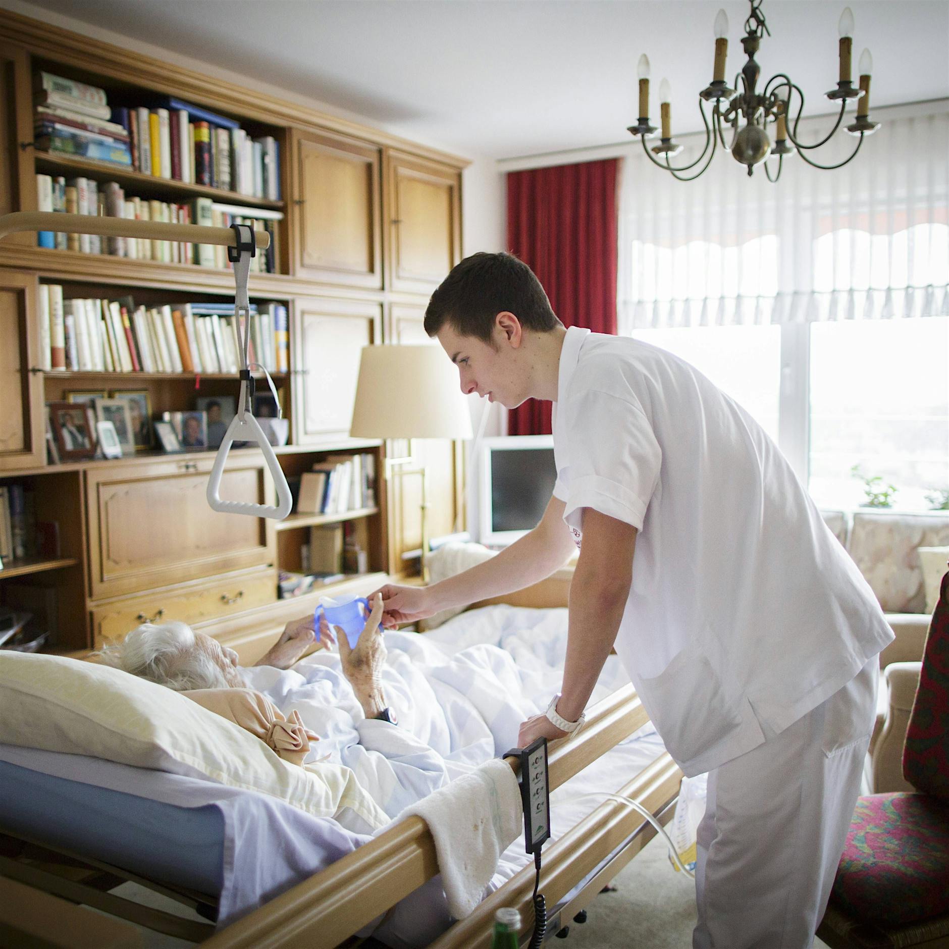 Neuer Tarifvertrag: Deutlich mehr Geld für Altenpfleger