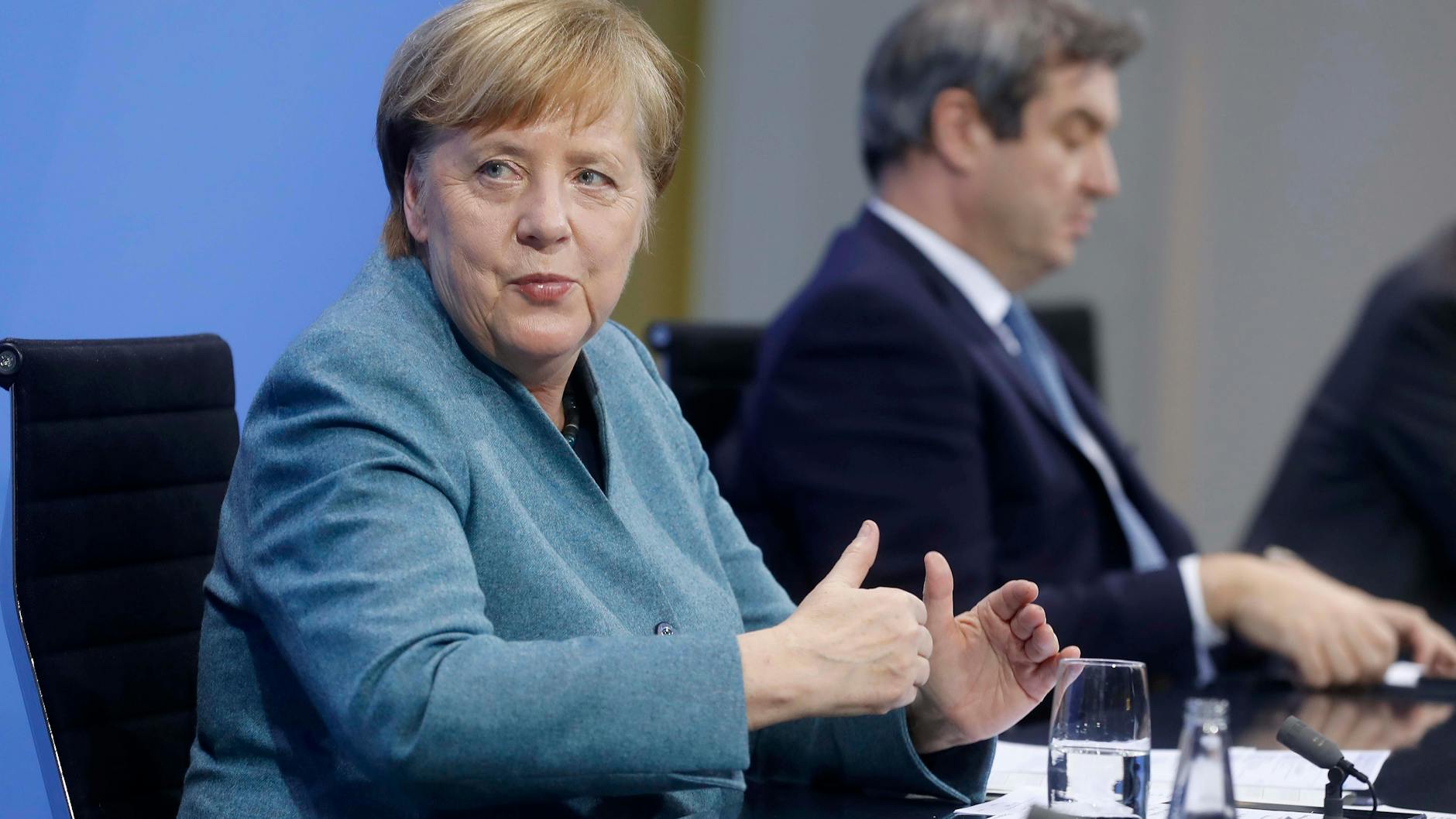 Bundeskanzlerin Angela Merkel (CDU) und Bayerns Ministerpräsident Markus Söder (CSU) bei der Pressekonferenz im Bundeskanzleramt in Berlin nach dem Impfgipfel.