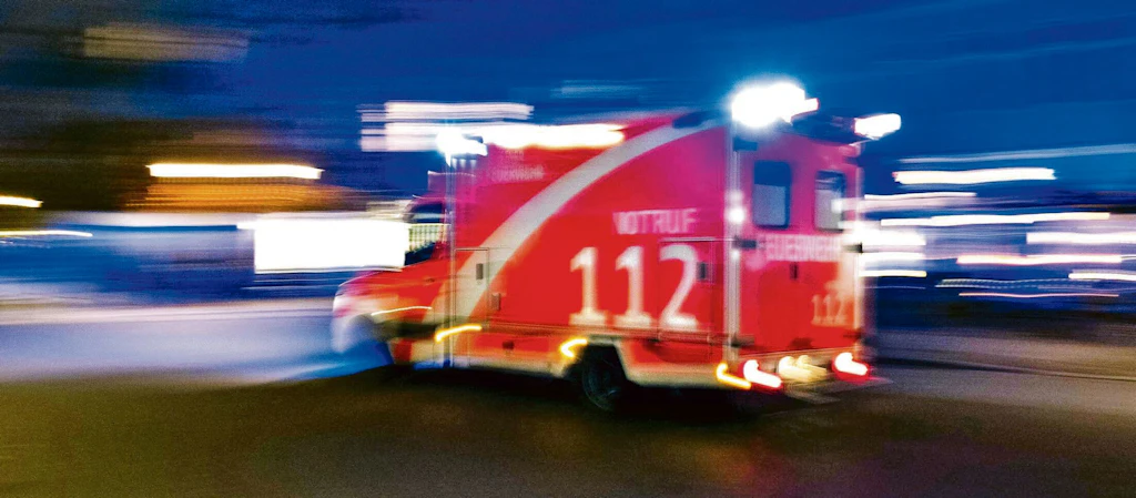 Kreuzberg: Rettungssanitäter von Jugendlichen angegriffen