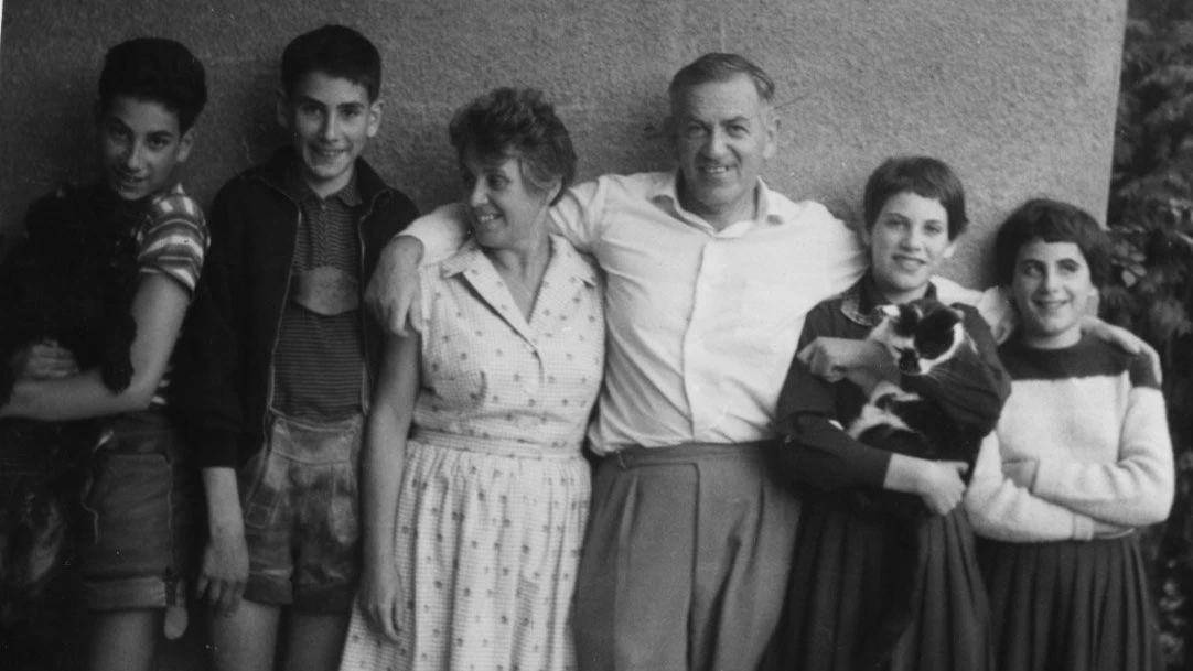 The Rapoport family. From left to right: brothers Michael and Tom, mother Inge, father Mitja and sisters Susann and Lisa.
