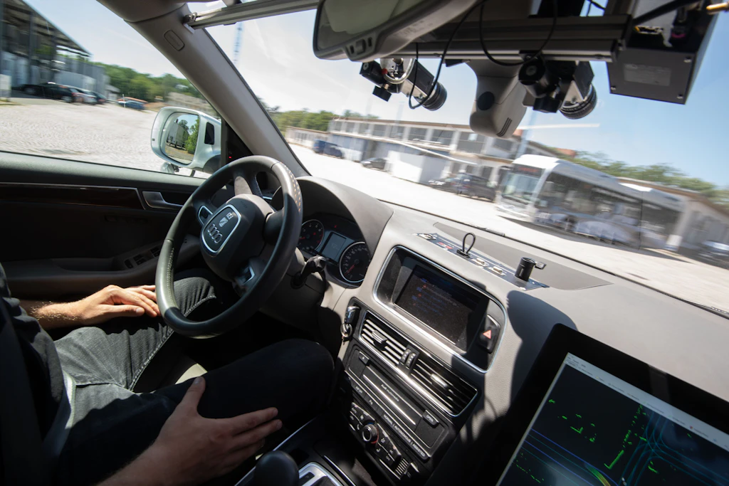Roboterautos im Test – Sicherheitsfahrer müssen selten eingreifen