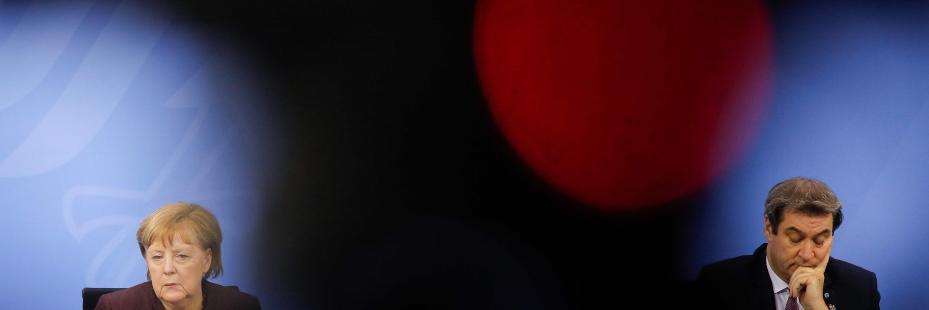 Freudlose Gesichter: Kanzlerin Angela Merkel und Bayerns Ministerpräsident Markus Söder bei der Pressekonferenz nach den Bund-Länder-Beratungen am Mittwochabend.