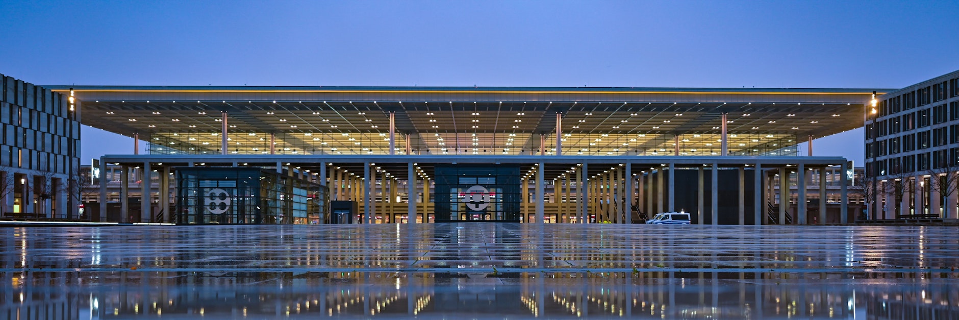 Das Terminal 1 vom Hauptstadtflughafen Berlin Brandenburg „Willy Brandt“ (BER) am frühen Morgen.&nbsp;