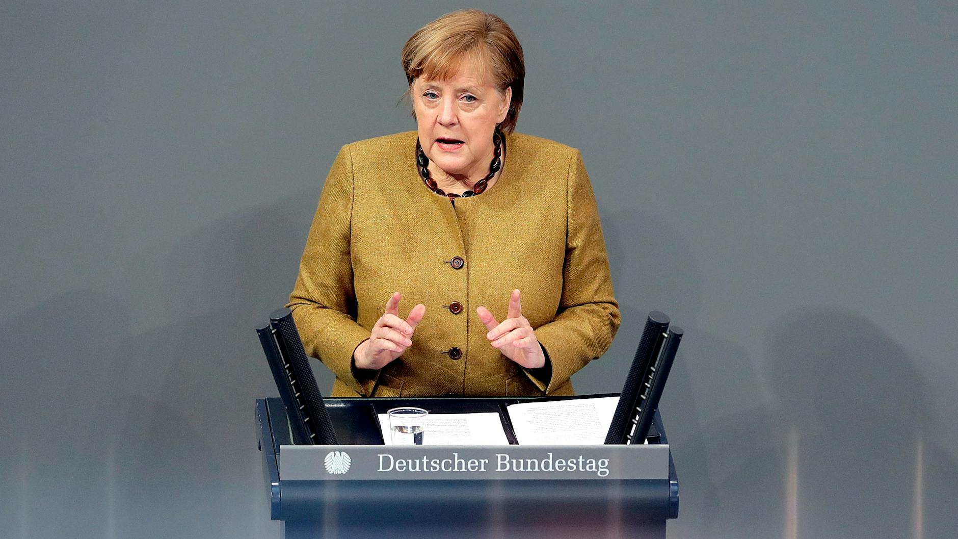 Bundeskanzlerin Angela Merkel (CDU) im Bundestag.
