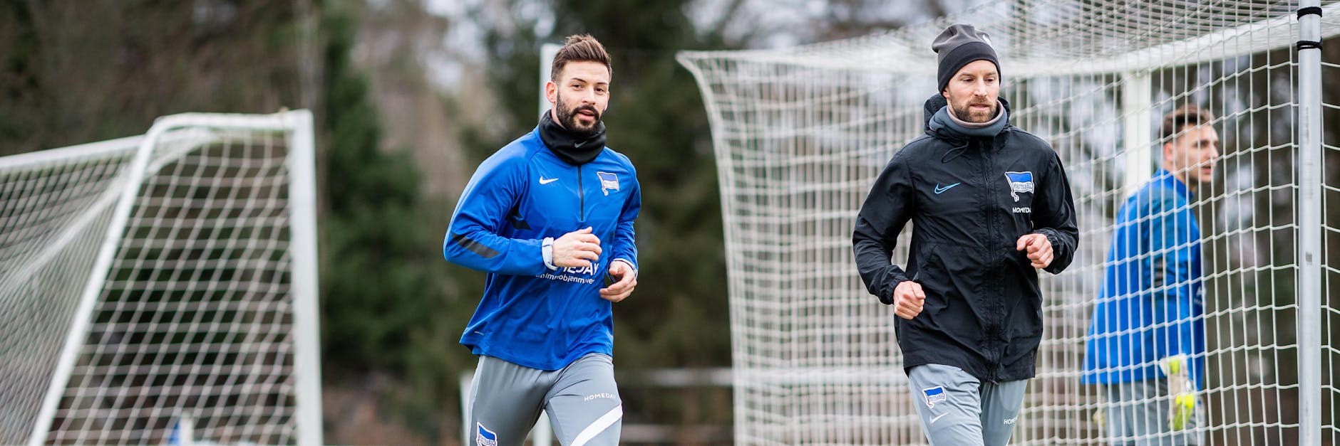 Das derzeit höchste der Gefühle: Herthas Marvin Plattenhardt (29) trainiert weiter ohne Ball, arbeitet individuell mit Fitness-Trainer Hendrik Vieth. 