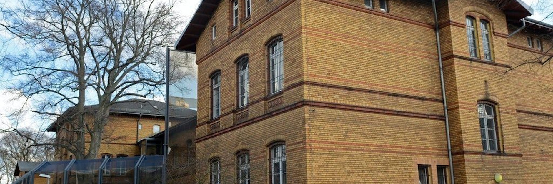 Das Krankenhaus des Maßregelvollzugs befindet sich direkt in Reinickendorf im Olbendorfer Weg 70