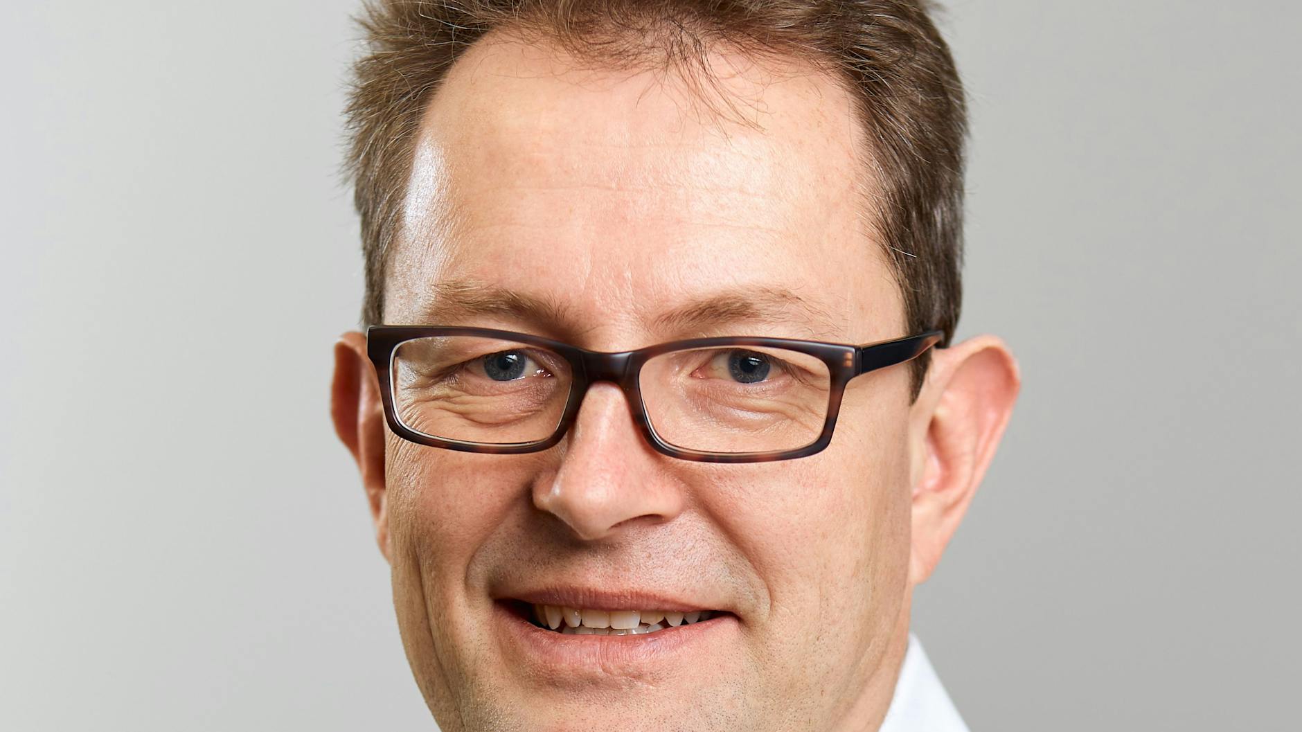 Der Münchner Wirtschaftsethik-Professor Christoph Lütge ist von der bayerischen Staatsregierung entlassen worden. Lütge bezeichnet die Lockdown-Maßnahmen als „völlig unverhältnismäßig“ und warnt vor „vielen Kollateralschäden“.