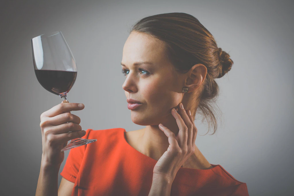 Ein Glas Rotwein: Mathematiker berechnet Volumen aller Coronaviren