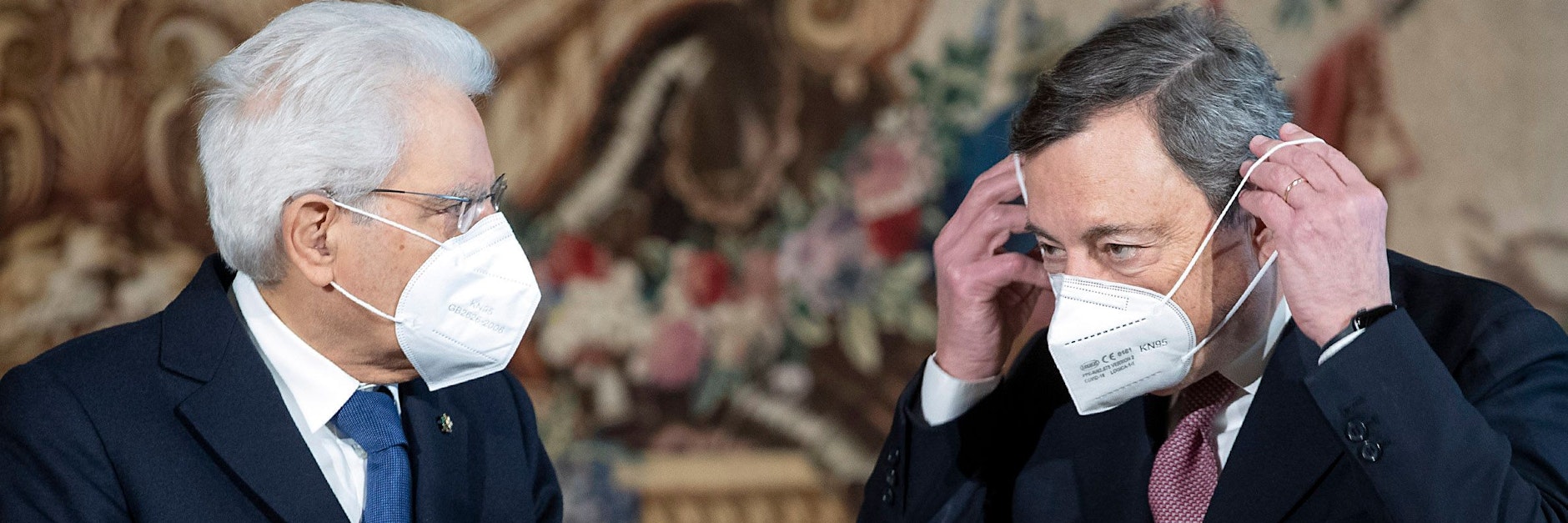 Präsident Sergio Mattarella (l.) und der neue italienische Ministerpräsident Mario Draghi.