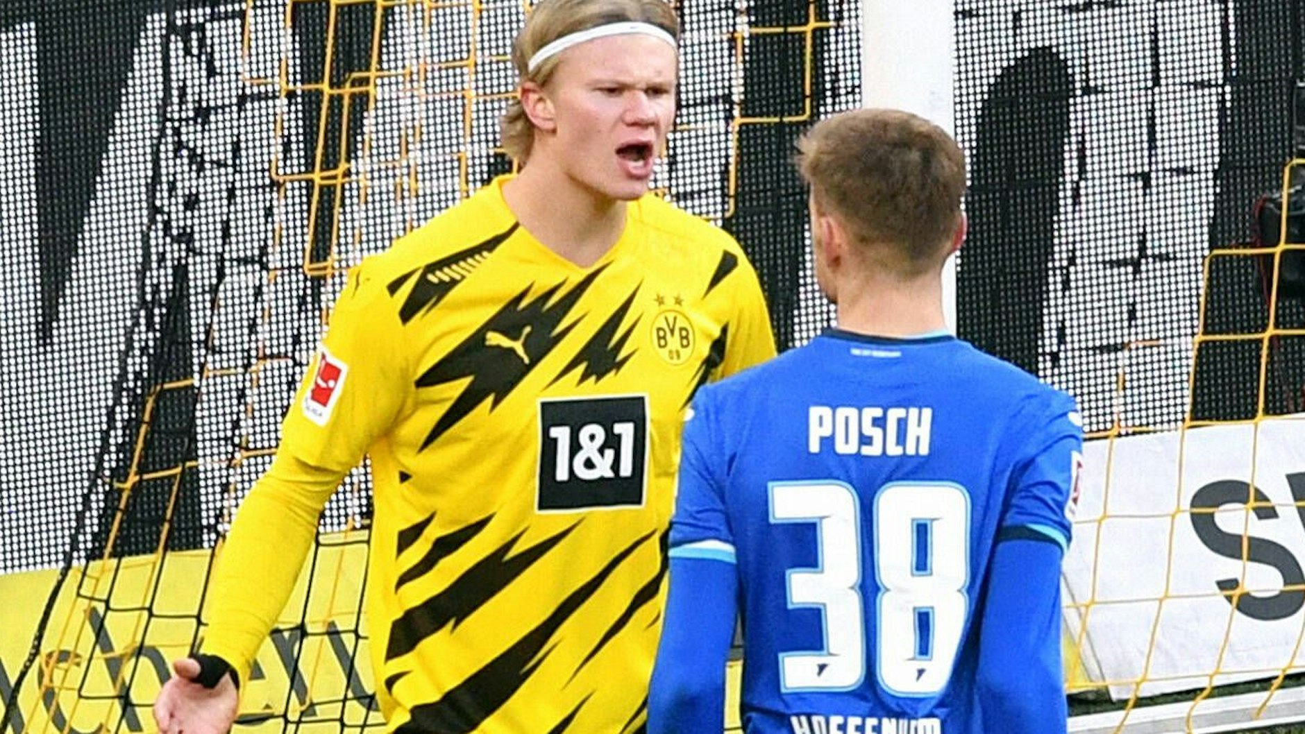 Äh, wie meinen? Stefan Posch von der TSG Hoffenheim sagt Dortmunds Stürmer Erling Haaland, was er von dessen Bundesliga-Tor hält.