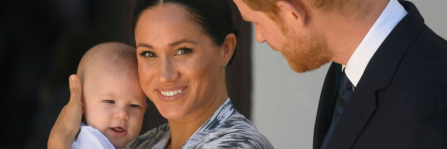 Papa Harry und Mama Meghan machen Baby Archie bald zu einem großen Bruder.