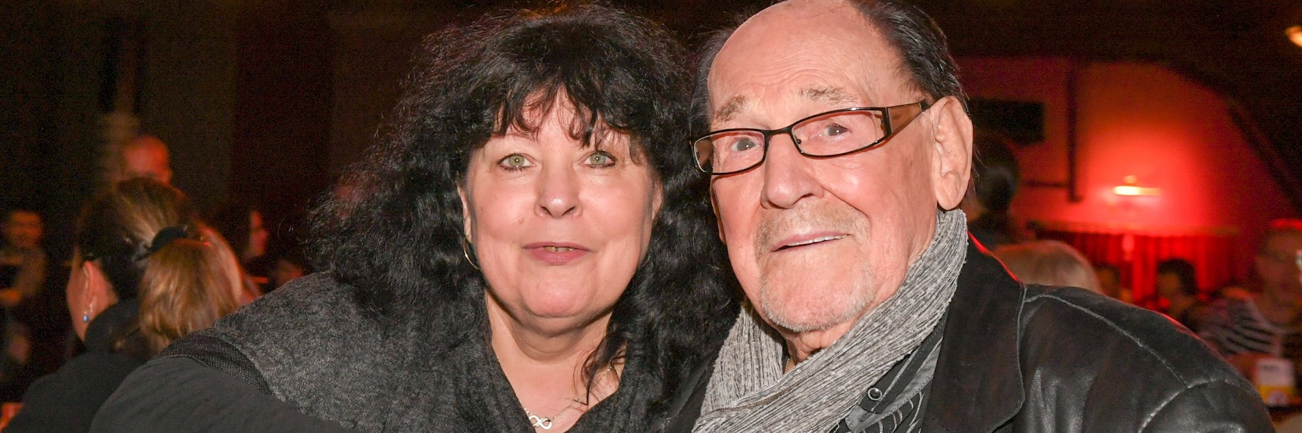 „Heike ist mein Alles“, schwärmt Herbert Köfer über seine Frau, mit der er seit 20 Jahren verheiratet ist. An seinem 100. Geburtstag hat sie ein ganz besonderes Geschenk für ihren Mann.