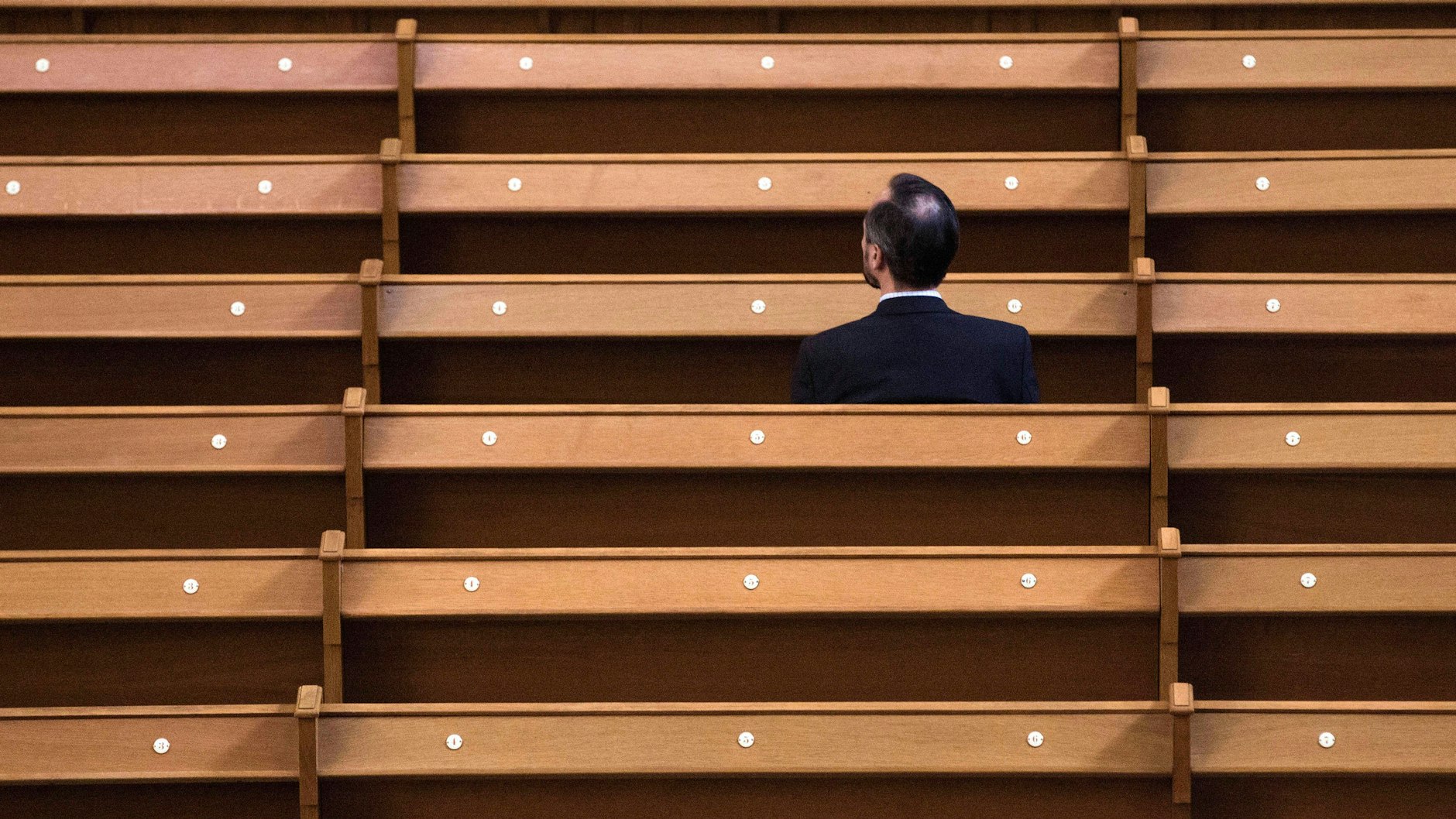 Liturgie vor leeren Reihen: Blick in den Berliner Dom am Ostersonntag 2020. Wegen der Corona-Beschränkungen war es ein Gottesdienst ohne Besucher, aber mit Videostream. 