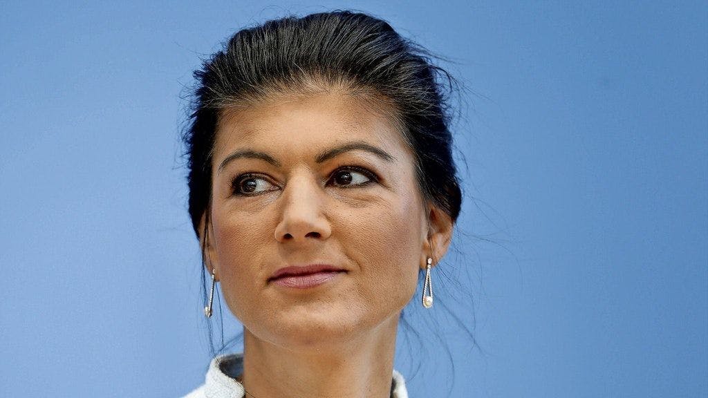 Sahra Wagenknecht sagt, der Lockdown macht viele Menschen, ganz besonders Kinder, depressiv und krank.