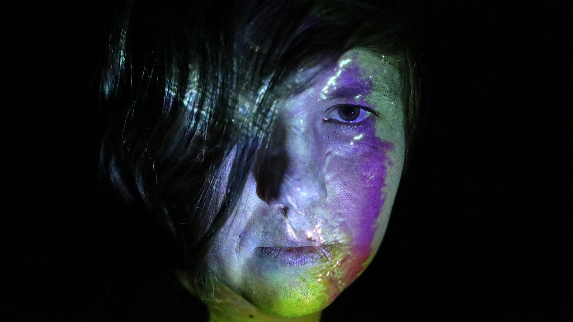 Masha Qrella vertont für&nbsp;„Woanders“ die Gedichte von Thomas Brasch.