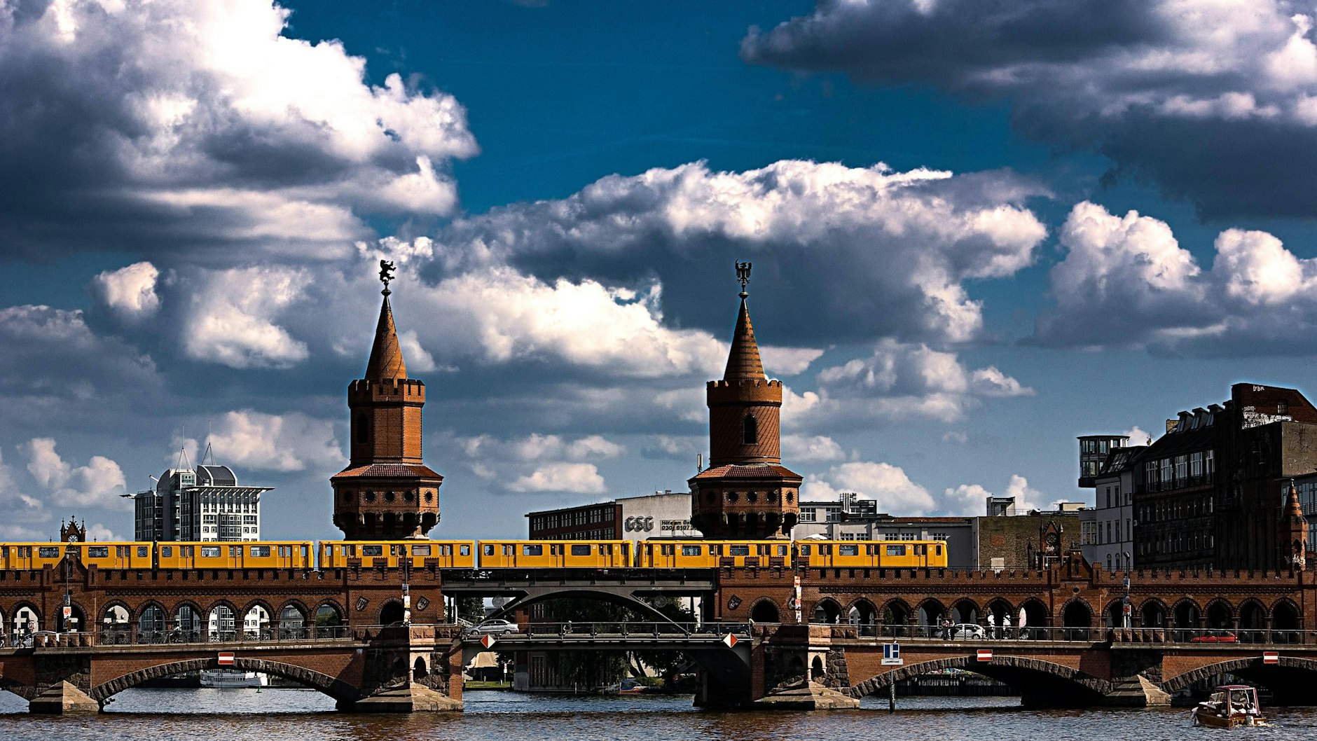 Die U-Bahn ist eine Ikone Berlins - und gleichzeitig ein Wahlkampfthema.