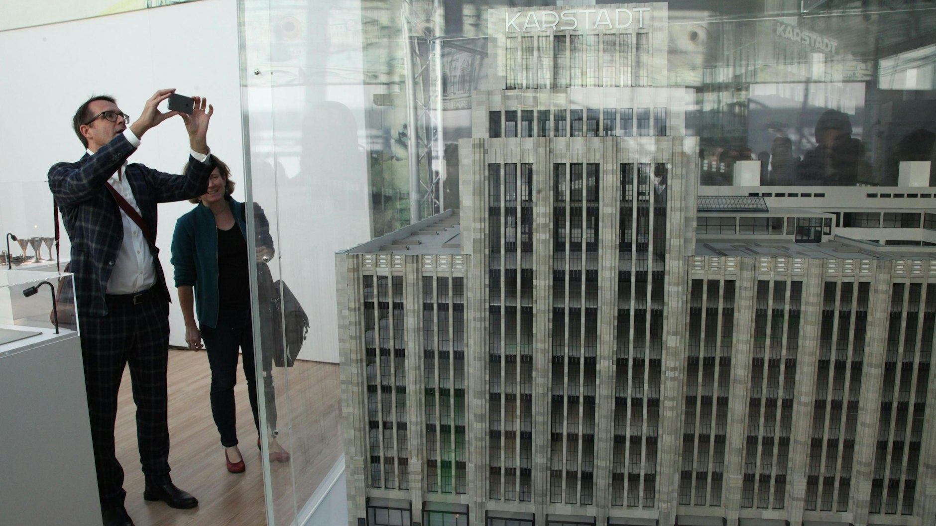 Ausstellung zu 90 Jahre Karstadt am Hermannplatz.<br>