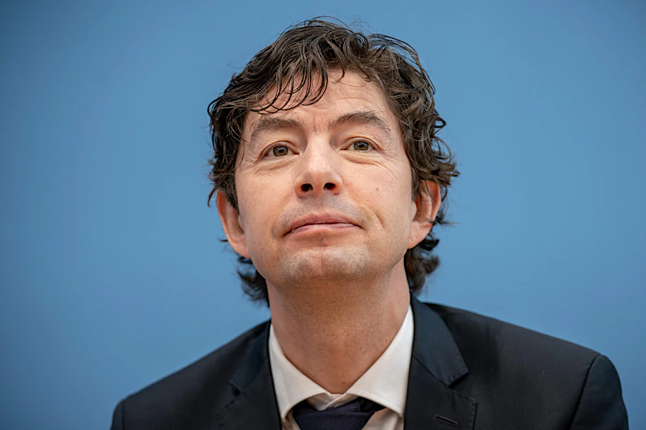 Christian Drosten hält den Impfstoff von Astrazeneca für ausreichend wirksam.