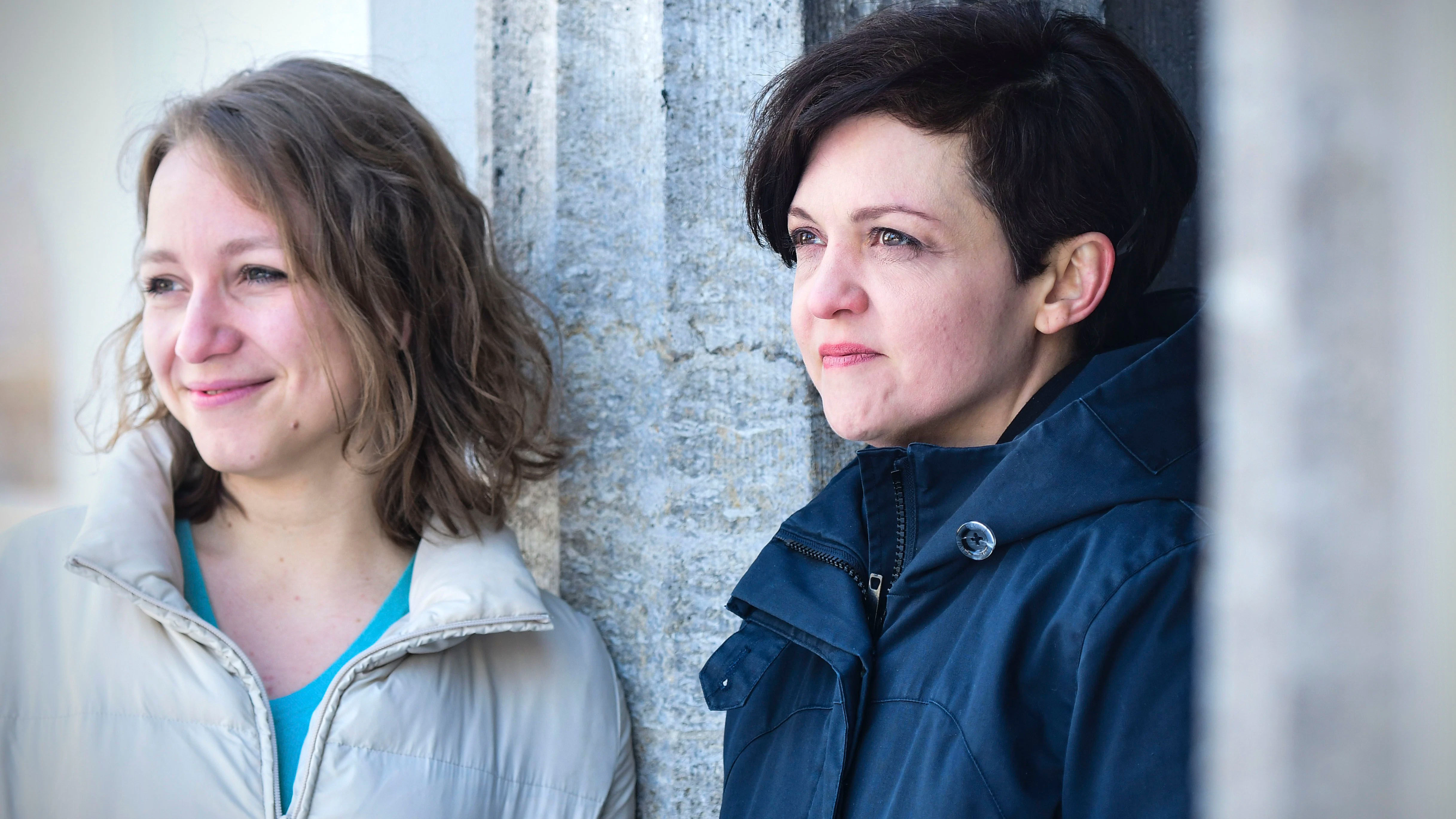 Die beiden Gründerinnen Julia Roth (links) und Joanna Fatorelli vor der Start-up-Villa der FU Berlin.&nbsp;<br>