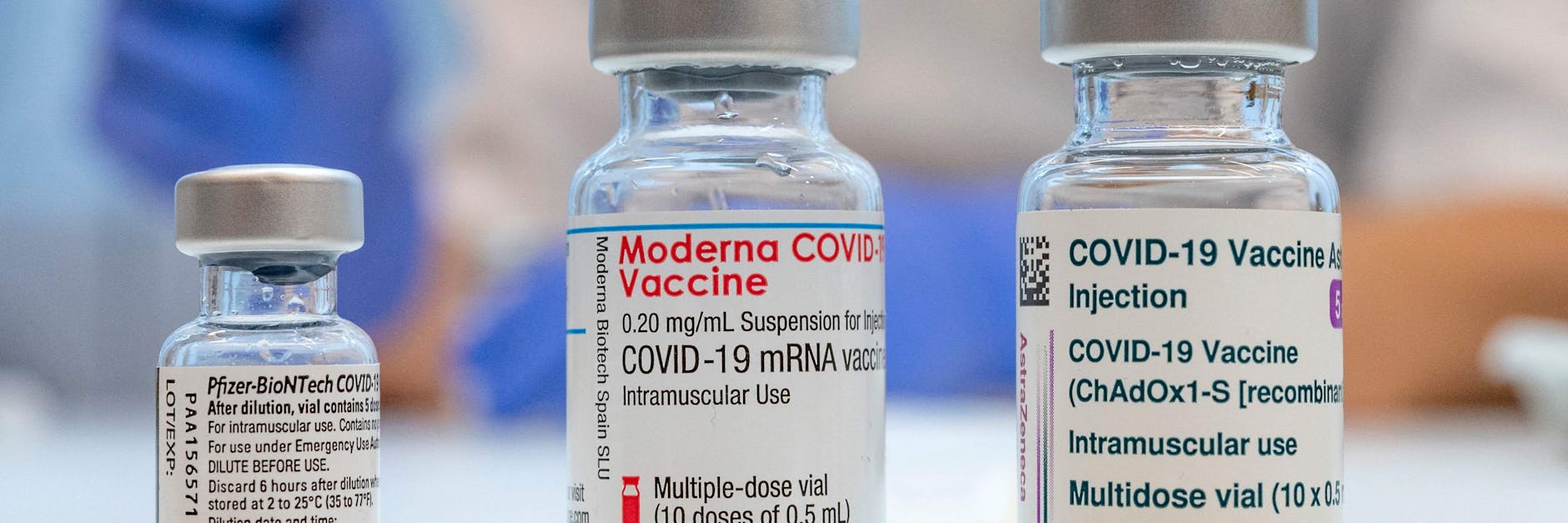 Pfizer/Biontech, Moderna und Astrazeneca (v. l.) – nicht alle Corona-Impfstoffe kommen bei den Bundesbürgern gut an.