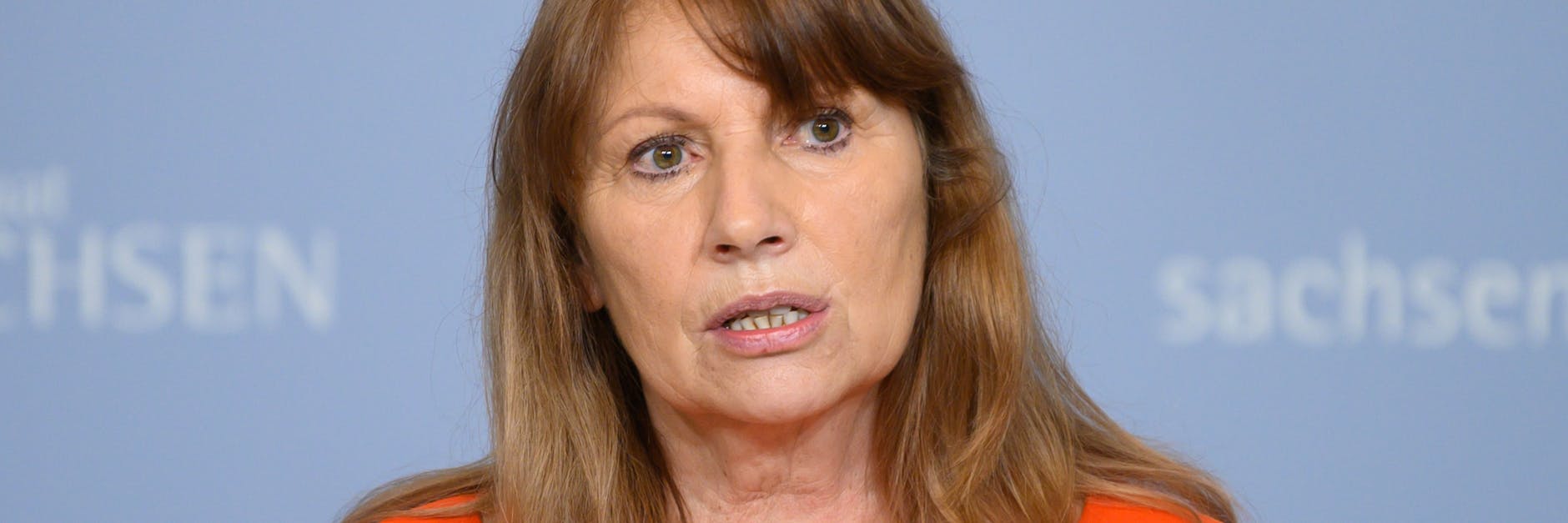 Petra Köpping (SPD), Sozialministerin von Sachsen, hat gegen die strenge Maskenpflicht in Sachsen verstoßen. Sie hat den Verstoß bereits eingeräumt.