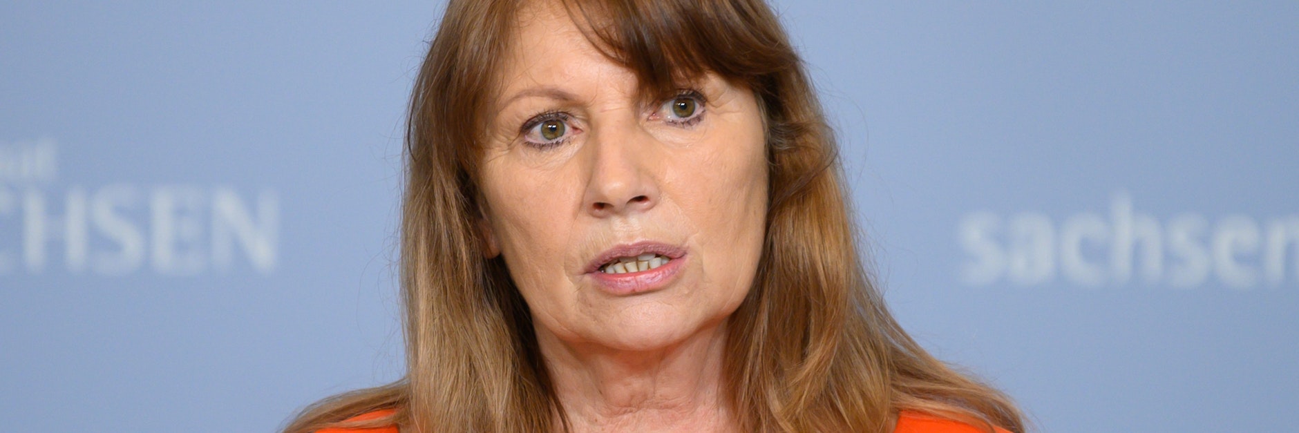 Petra Köpping (SPD), Sozialministerin von Sachsen, hat gegen die strenge Maskenpflicht in Sachsen verstoßen. Sie hat den Verstoß bereits eingeräumt.